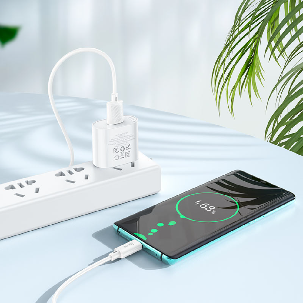 hoco-c109-fighter-single-port-qc3-wall-charger-us-set-usb-tc-interior - One Chip Computers